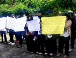Honorer Tak Lolos Minta Kesempatan