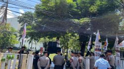 Demo Depan Kantor DPD GERINDRA NTB; PEDANG NTB, Segera panggil Bupati Dompu Dugaan Skandal amoral