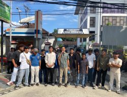 *Aksi Jilid 2 Koalisi Rakyat NTB di Kejati Berujung Bakar Ban dan Ricuh, Massa Tuntut Penuntasan Kasus Dugaan Korupsi dan Gagal Konstruksi Proyek Jalan Rp 1,5 Miliar di Lombok Timur*